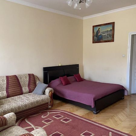 Apartments Near The Church Of Olga And Elizabeth Lviv Luaran gambar