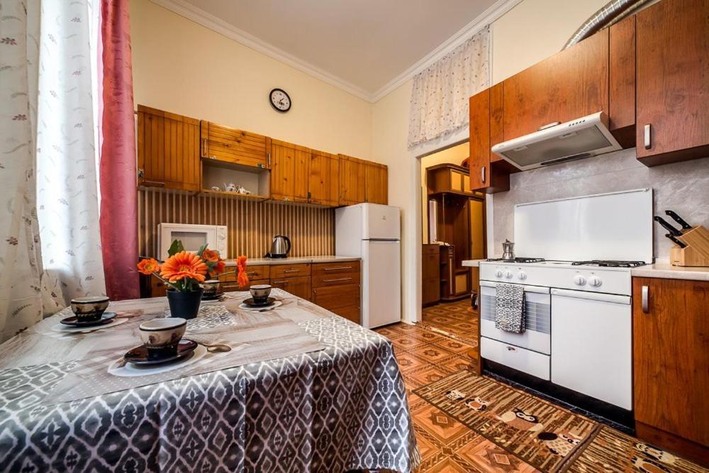 Apartments Near The Church Of Olga And Elizabeth Lviv Luaran gambar